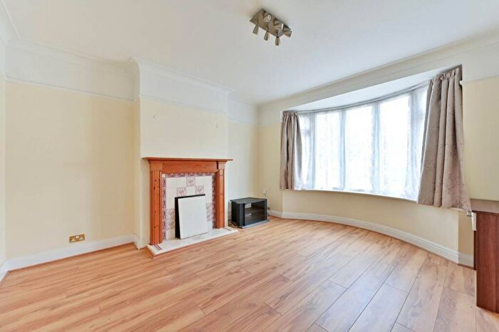 3 Bedroom House To Rent In South Merton, Raynes Park, Morden, SM4