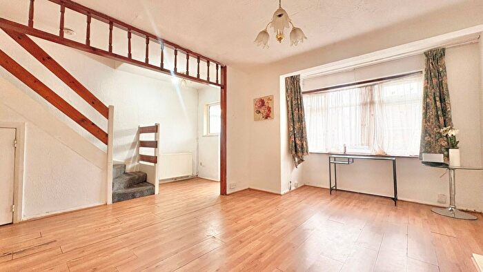 3 Bedroom End Of Terrace House To Rent In Edmund Road, Rainham, RM13