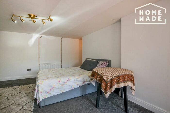 Studio To Rent In Godstone Road, Kenley, CR8