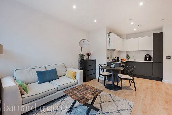 1 Bedroom Flat To Rent In Station Road, Redhill, RH1