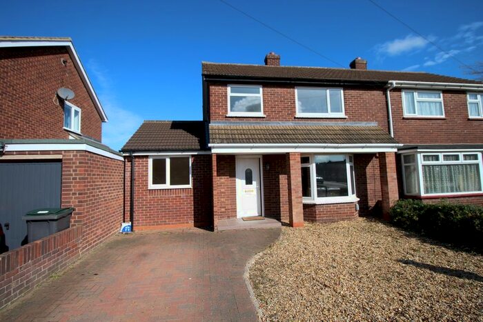 4 Bedroom Semi-Detached House To Rent In Gloucester Road, Bedford, MK42
