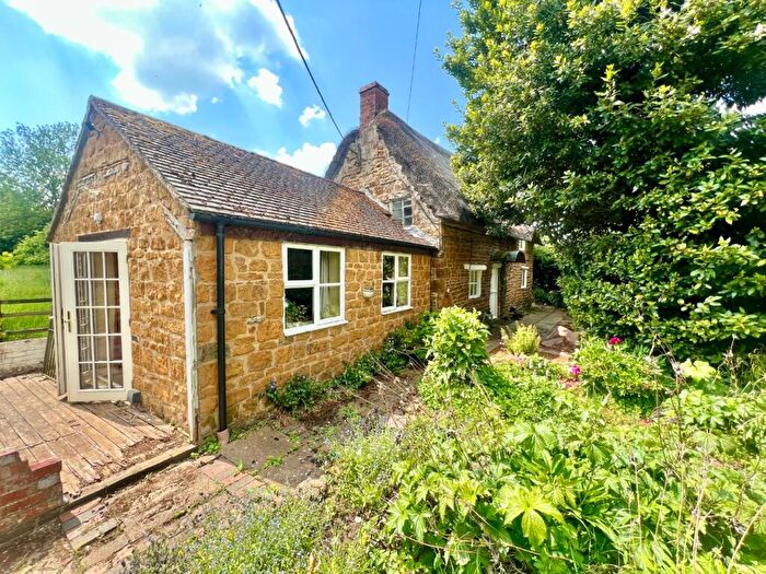 2 Bedroom Detached House For Sale In Bell Lane, Byfield, Daventry, NN11