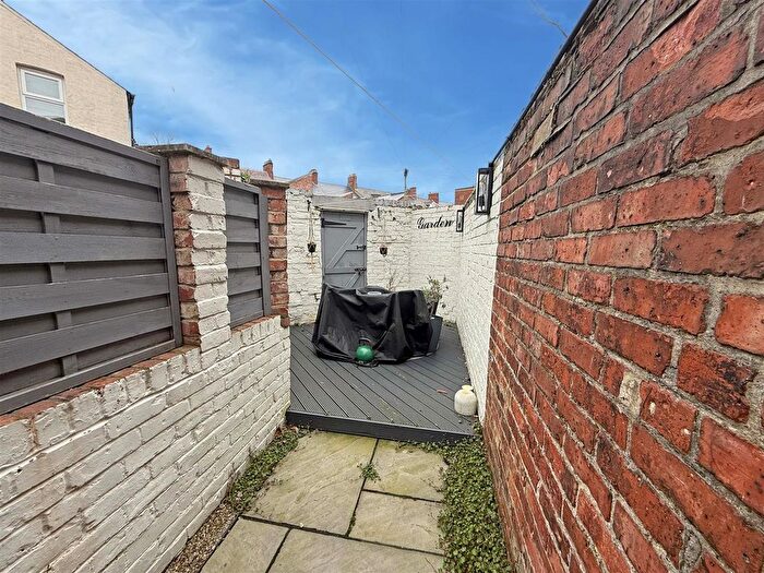 5 Bedroom Property To Rent In Waterloo Place, North Shields, Tyne And Wear, NE29