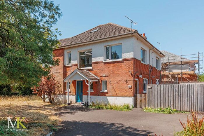 2 Bedroom Flat For Sale In Stokewood Road, Bournemouth, BH3