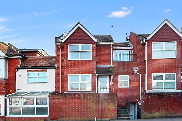 3 Bedroom Terraced House To Rent In Eastern Road, Brighton, BN2