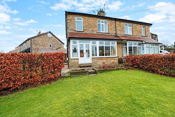 3 Bedroom Semi Detached House For Sale In The Avenue, Clayton, Bradford, BD14