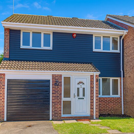 3 Bedroom Property To Rent In Whinhams Way, Billericay, CM12