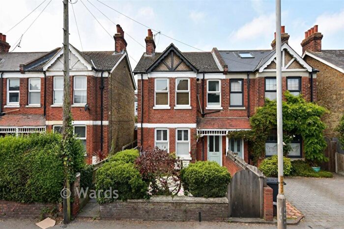 2 Bedroom Flat For Sale In St. Peter's Park Road, Broadstairs, Kent, CT10