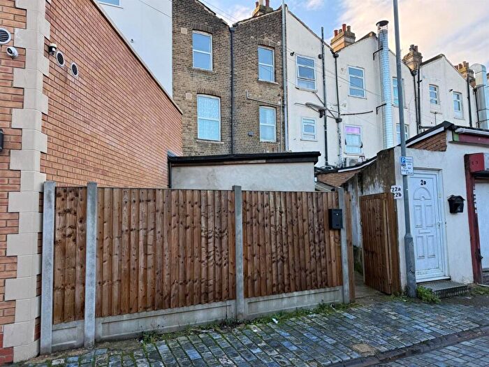 2 Bedroom Flat For Sale In Telegraph Mews, Goodmayes, IG3