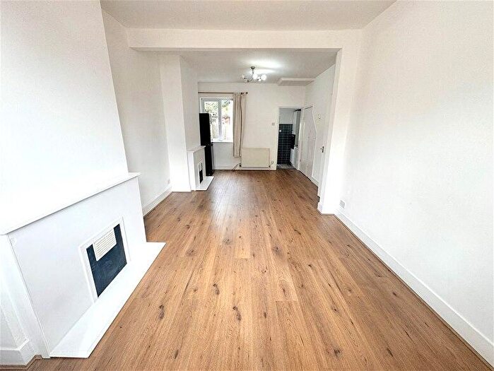 3 Bedroom House To Rent In Brydges Road, Stratford, E15