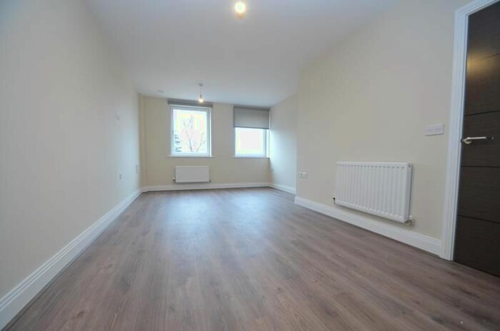 1 Bedroom Flat To Rent In Clearview House, Pinner Road, Northwood HA6