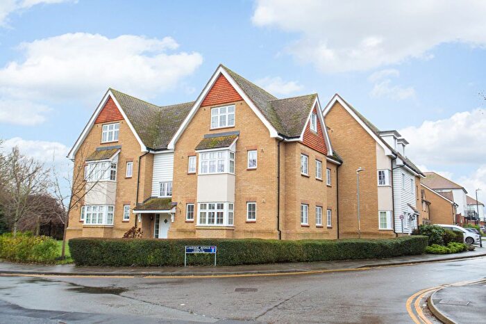 2 Bedroom Flat For Sale In Lakeside Avenue, Faversham, Kent, ME13
