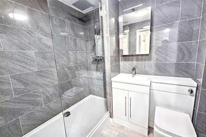 1 Bedroom Flat For Sale In Hindhead, Surrey, GU26