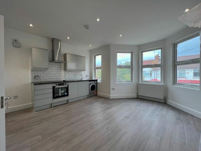 3 Bedroom Flat To Rent In Downhills Park Road, London, N17