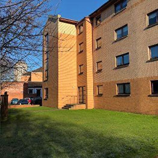 3 Bedroom Flat To Rent In Kingspark Road, Glasgow, G44