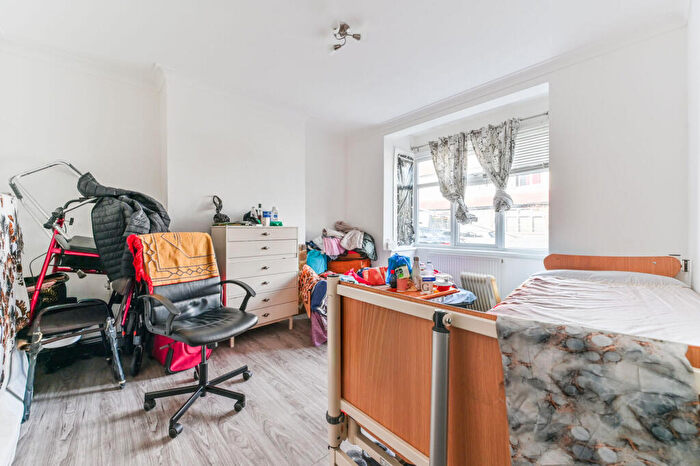 3 Bedroom Terraced House For Sale In Robinhood Close, Mitcham, CR4