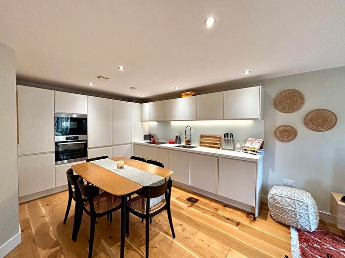 1 Bedroom Flat For Sale In Low Lane, Leeds, LS18