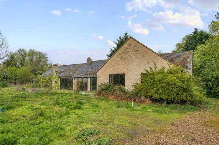 3 Bedroom Detached House For Sale In Swinford Bungalow, Witney, OX29