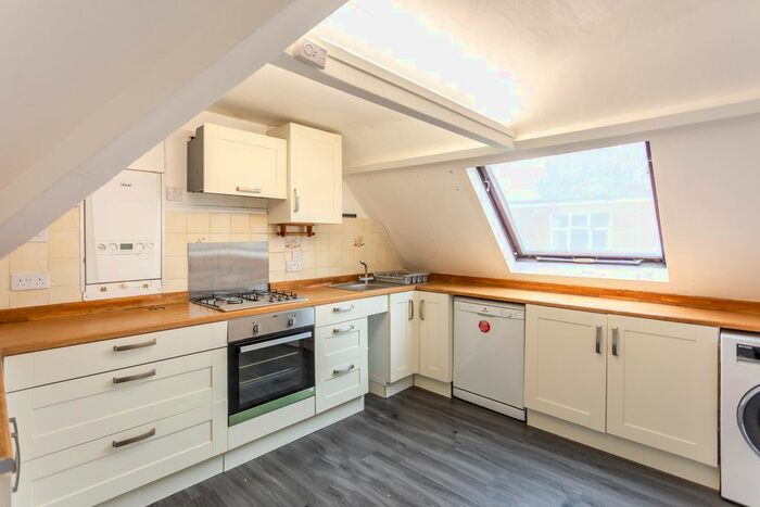 2 Bedroom Flat To Rent In Somerset Road, London, W13