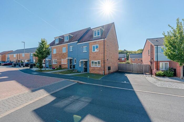 4 Bedroom End Of Terrace House For Sale In Bloomfield Drive, Huntingdon, Cambridgeshire, PE29
