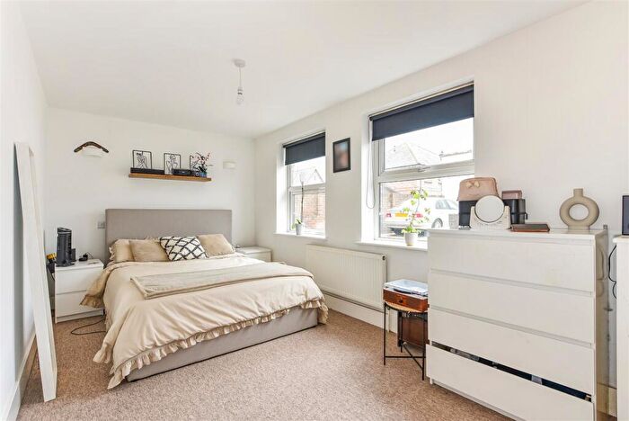 1 Bedroom Flat For Sale In Henderson Road, Southsea, PO4