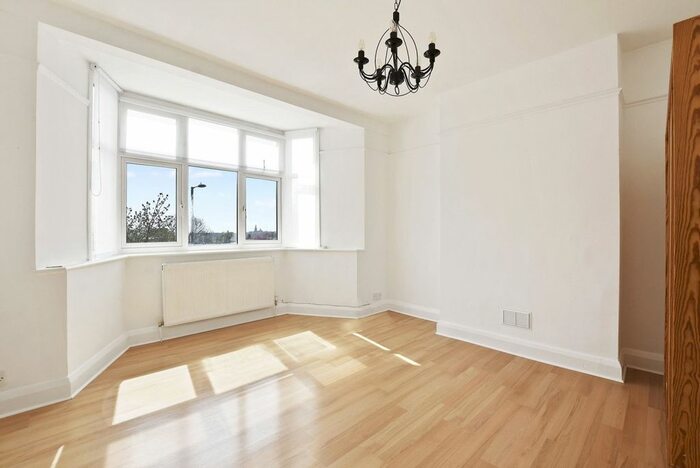 2 Bedroom Flat To Rent In East End Road, London, N2