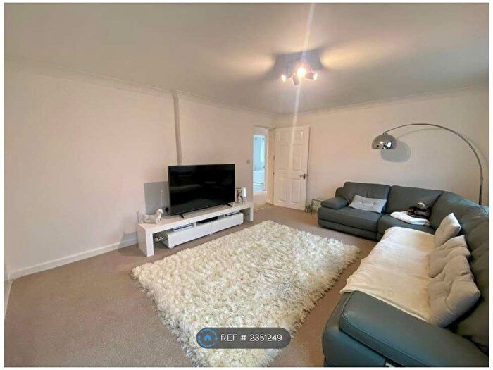 4 Bedroom Maisonette To Rent In Park Road, Aylesbury, HP18