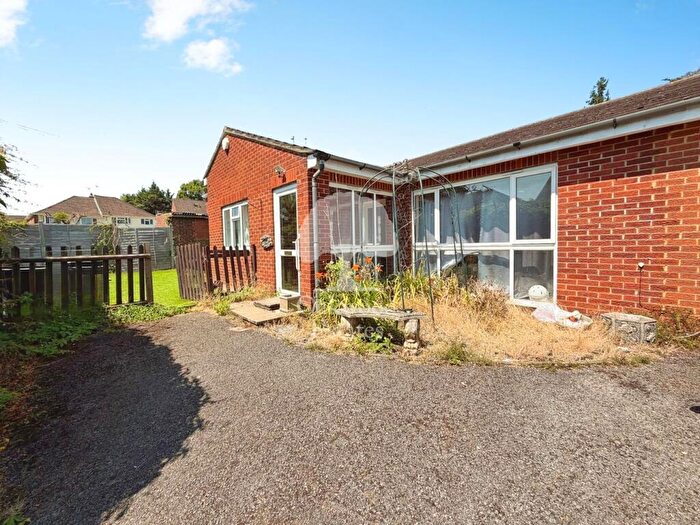 3 Bedroom Bungalow To Rent In Clare Road, Maidenhead, SL6