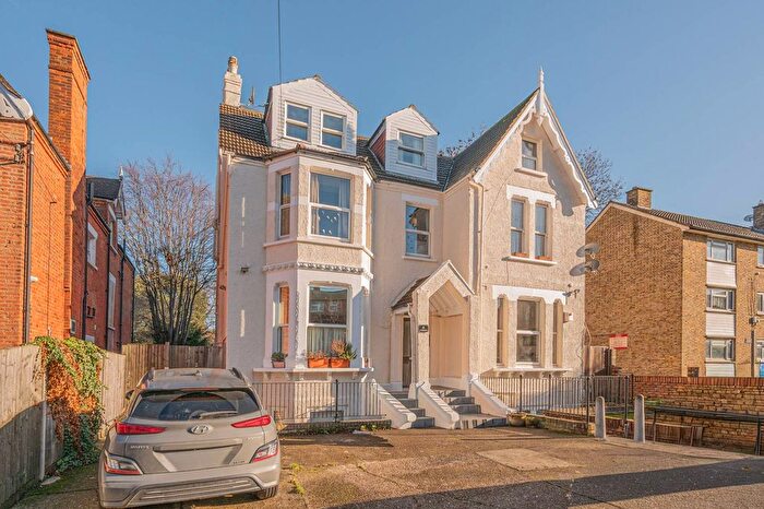 1 Bedroom Flat To Rent In Hopton Road, Streatham, London, SW16