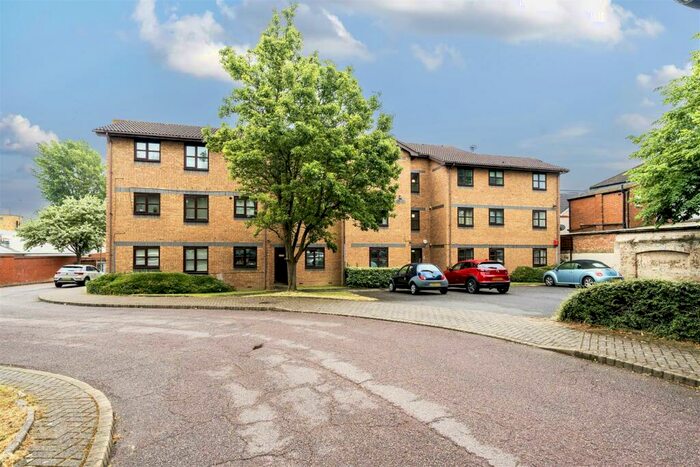 1 Bedroom Flat To Rent In Tarragon Grove, London, SE26