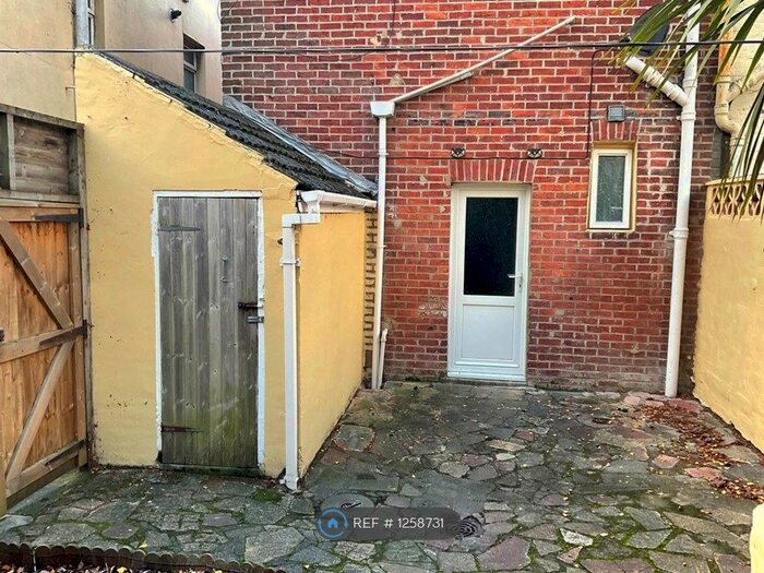 1 Bedroom Flat To Rent In North Lodge Road, Poole BH14