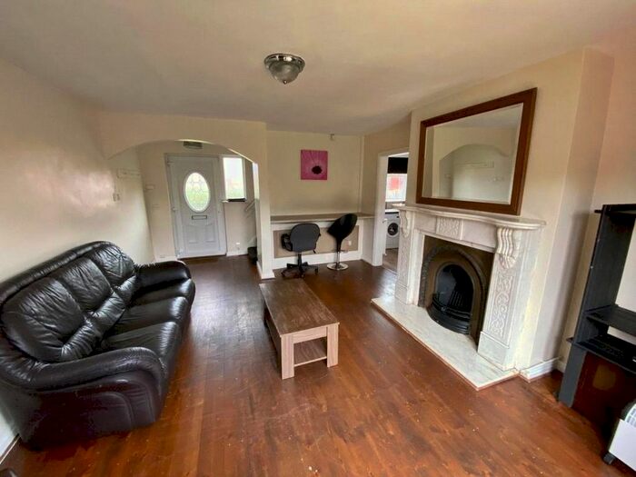 3 Bedroom Semi-Detached House To Rent In Yew Tree Road, Manchester, Greater Manchester, M14
