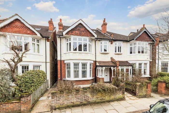 3 Bedroom Flat To Rent In Kenilworth Avenue, London SW19