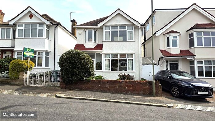 3 Bedroom Detached House For Sale In Pank Avenue, New Barnet, EN5