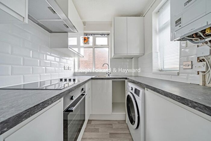 2 Bedroom Flat To Rent In Homesdale Road, Bromley, Kent, BR2