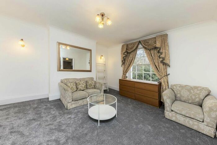 2 Bedroom Flat To Rent In Holland Park Avenue, London, W11