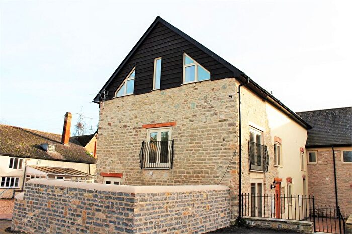 4 Bedroom Mews To Rent In Hele Manor Barns, Hele, Taunton, TA4