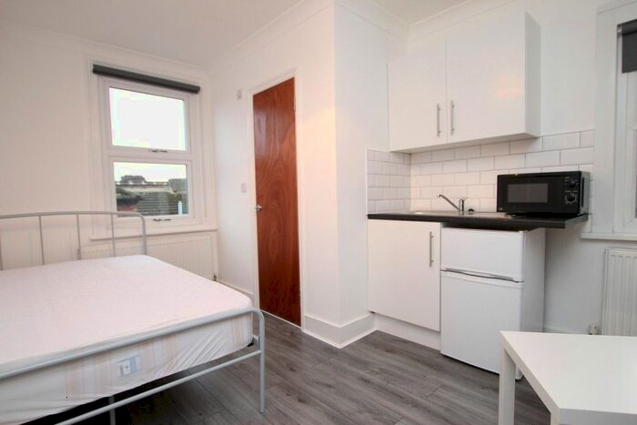 Studio To Rent In Forest Road, Walthamstow, London, E17