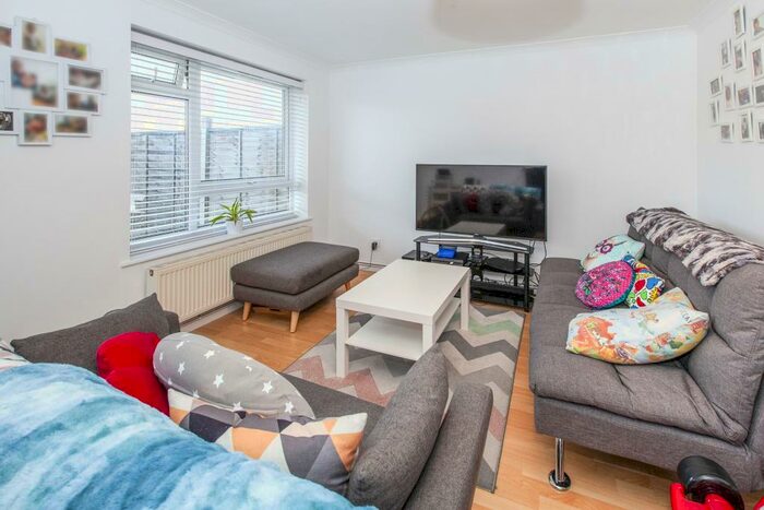 2 Bedroom Apartment To Rent In Dedworth Road, SL4