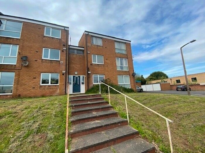 2 Bedroom Flat To Rent In Princess Close, Gedling, Nottingham, NG4