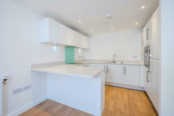 1 Bedroom Apartment To Rent In Kingfisher Heights, Waterside Way, London, N17
