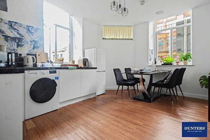 2 Bedroom Flat For Sale In Sunbridge Road, Bradford, BD1