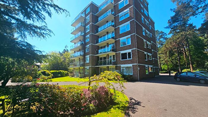 3 Bedroom Flat To Rent In Pine Park Mansions, - Wilderton Road, Poole, BH13