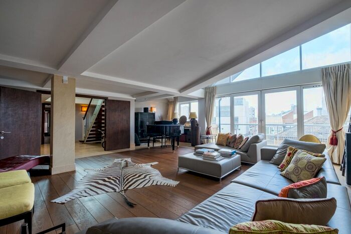 4 Bedroom Flat To Rent In Parkgate Road, London, SW11