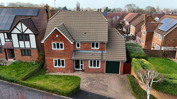4 Bedroom Detached House For Sale In Hedley Close, Aston Clinton, HP22
