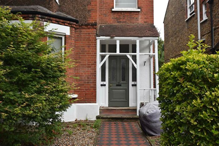 1 Bedroom Apartment To Rent In Victoria Avenue, Surbiton, KT6