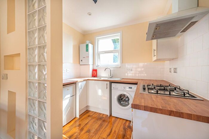 1 Bedroom Flat To Rent In Enfield Road, Ealing, Brentford, TW8