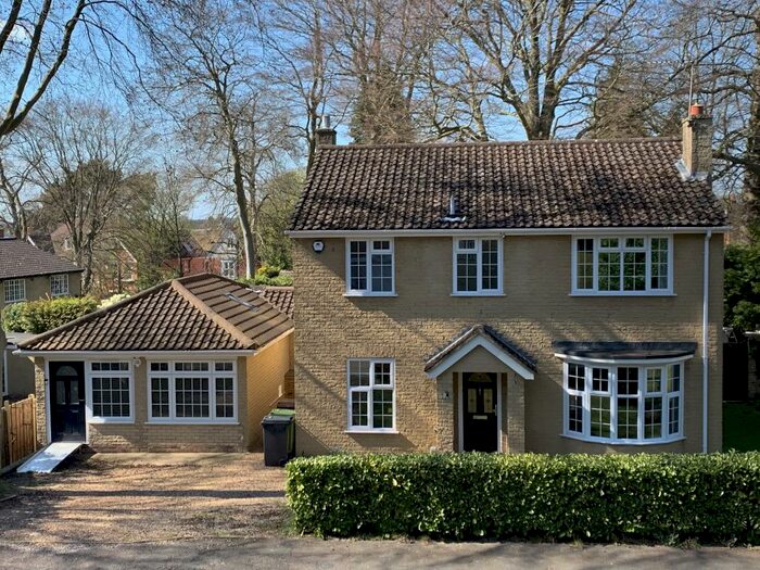 5 Bedroom House To Rent In Shalbourne Rise, Camberley, GU15