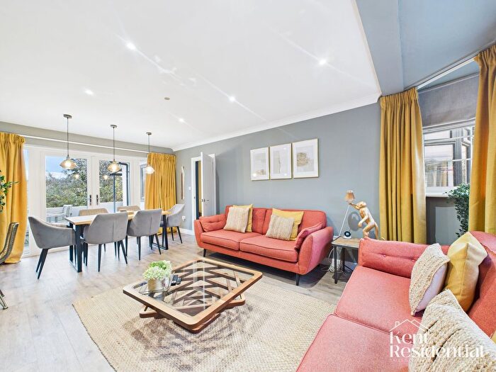 4 Bedroom Detached Bungalow For Sale In Watson Avenue, Chatham, ME5