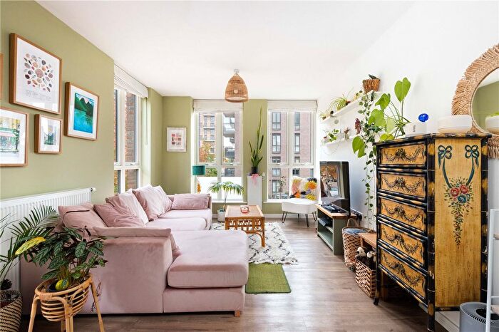 2 Bedroom Flat To Rent In Shackle Court, Gresham Place, Bow, London, E3